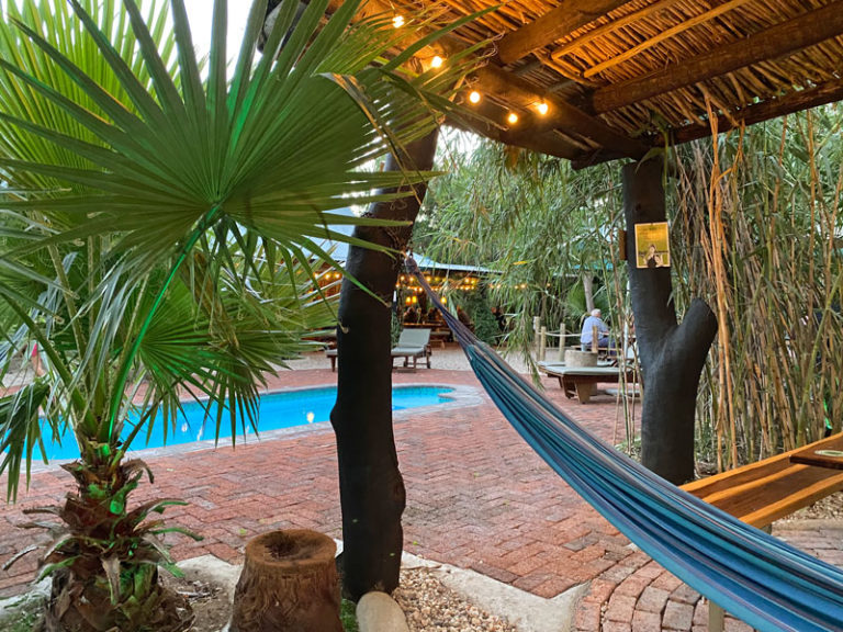 Schöner Pool, Bar und Restaurant