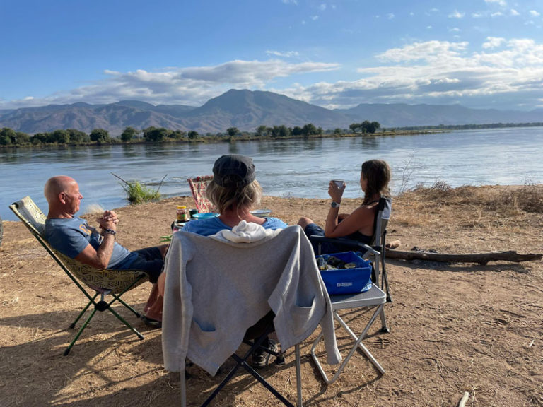 Gemütlicher Abend am Zambezi