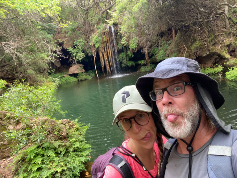 Vor irgendeinem Wasserfall