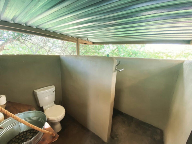 Private Dusche und Toilette
