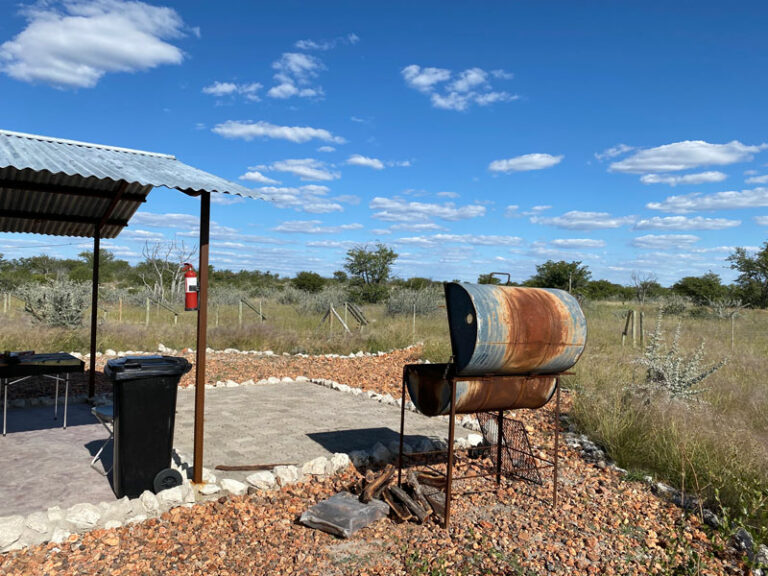 Mit Sitzplatz und Braai