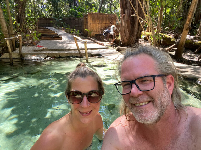 Traumhafte 40 Grad hat das Wasser