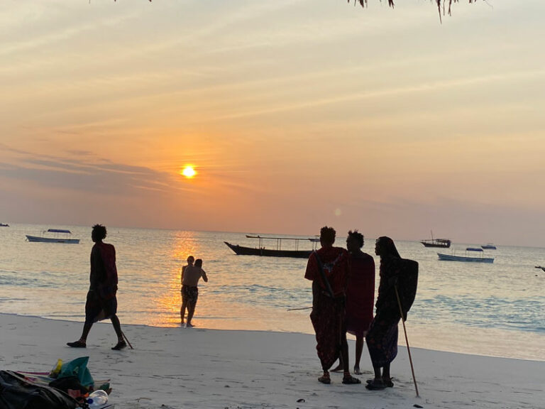 Maasai am Strand