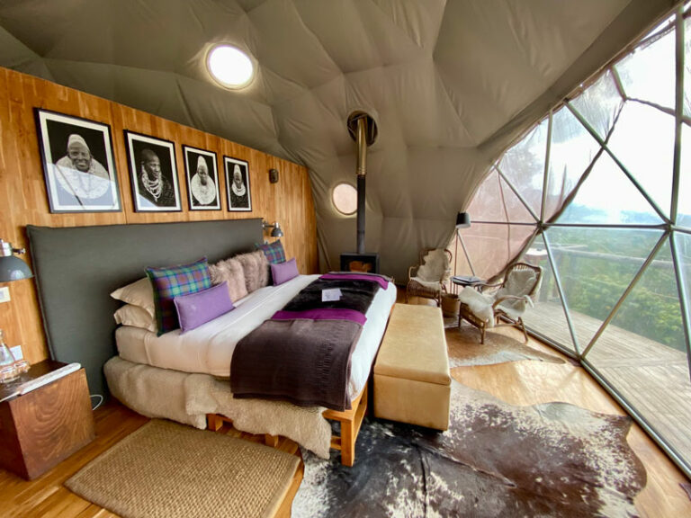 Bett mit Sicht in die Berge