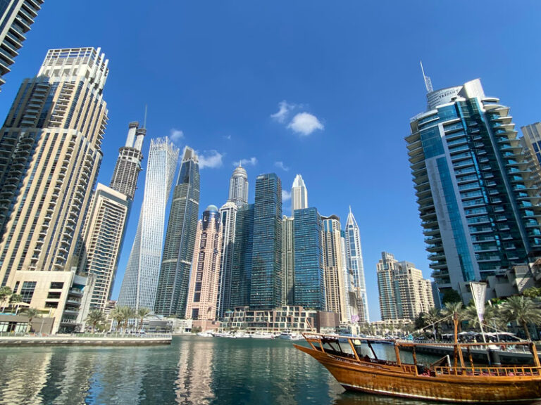 Skyline der Marina