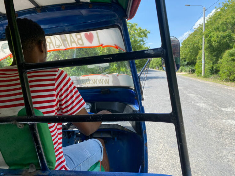 Mit dem Tuktuk zum Strand
