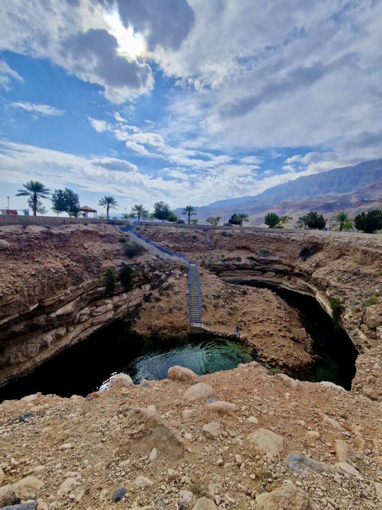 Eindrückliches Bimmah Sinkhole - man könnte hier auch schwimmen