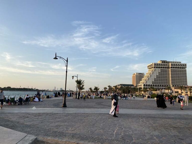 02-03-Jeddah-Corniche-Leute