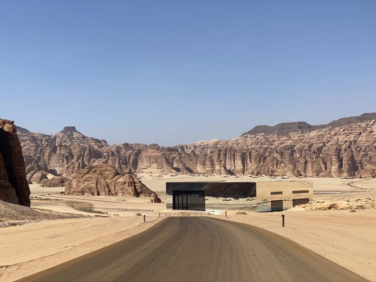 Maraya - das grösste verspiegelte Gebäude der Welt
