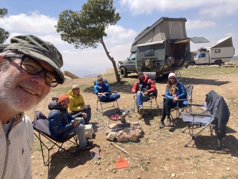 Gruppenfoto mit Valeria & Lukas (The Travelys) und Micha & Meiky (Follow the White Landy)