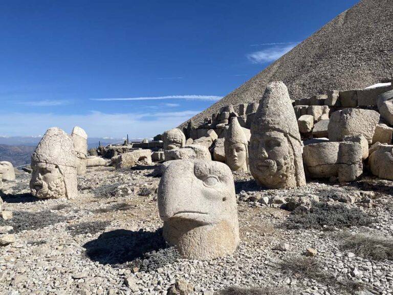 Die Skulpturen von Nemrut Dagi