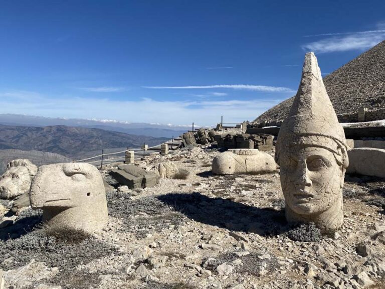 Die Skulpturen von Nemrut Dagi