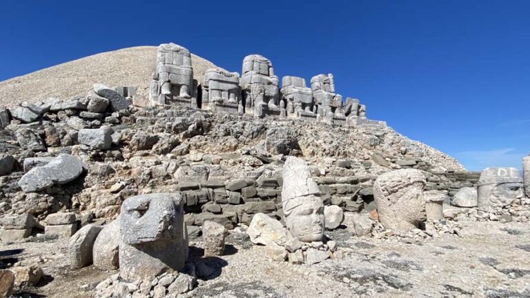 Die Skulpturen von Nemrut Dagi