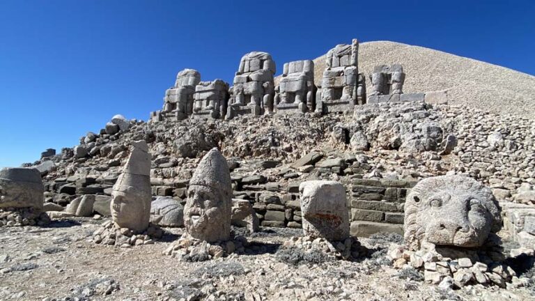 Die Skulpturen von Nemrut Dagi