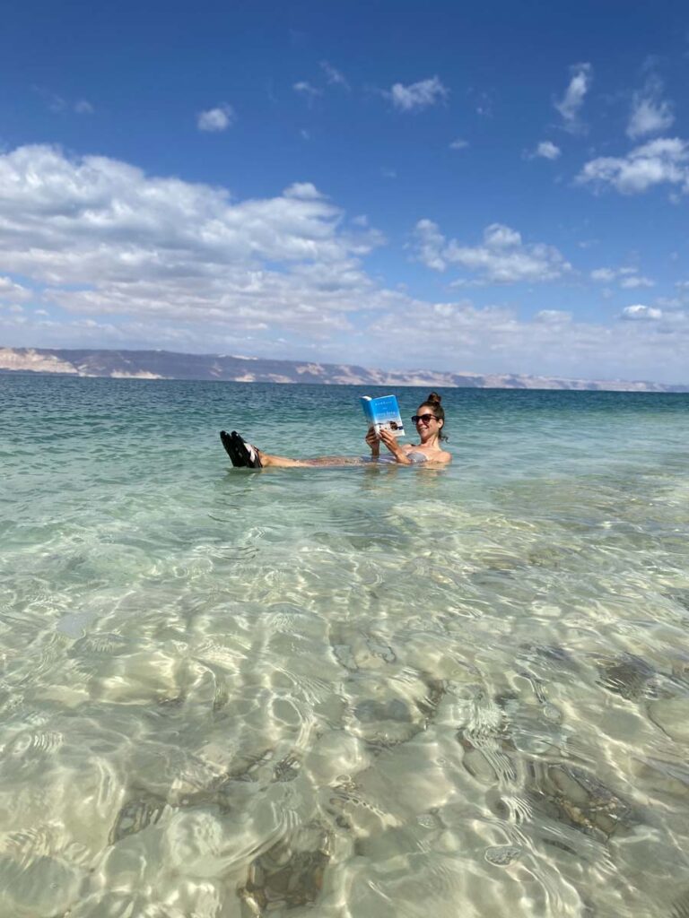 Ein Wunsch geht in Erfüllung - Tanja "floated" im Toten Meer