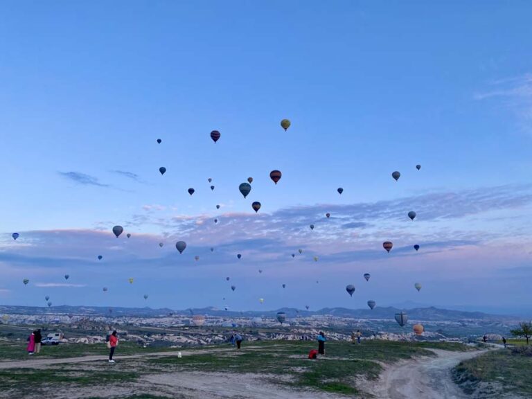 Hunderte von Ballonen