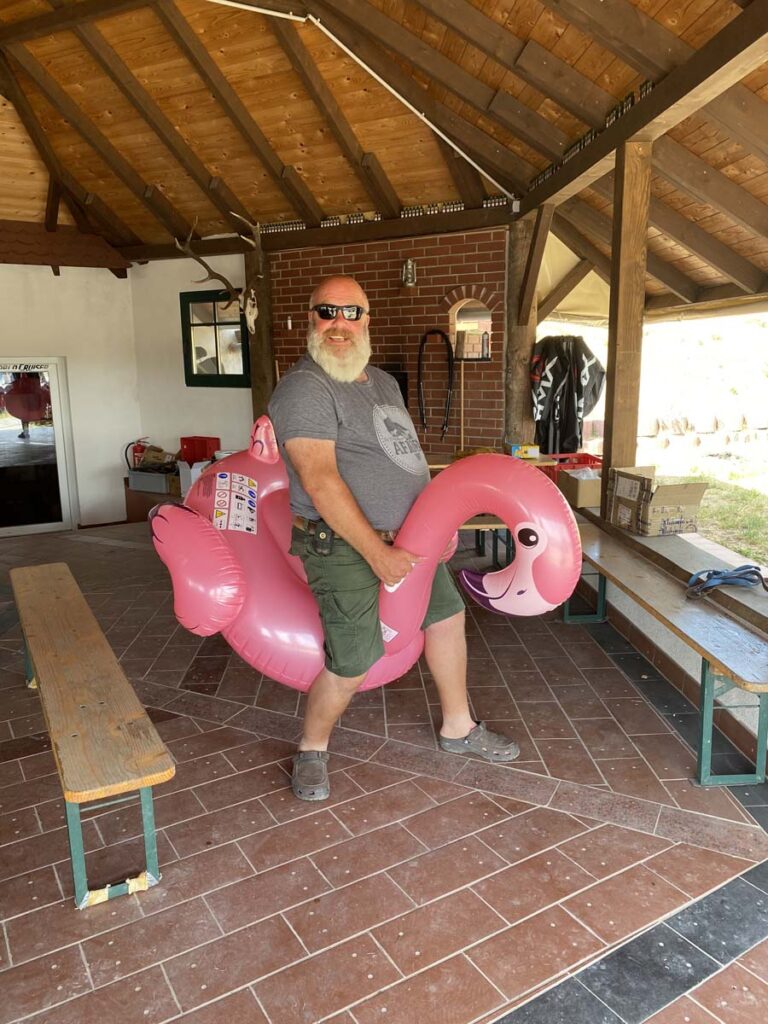 Tom mit Flamingo
