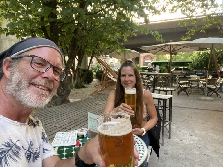 Unser erster Drink in der Schweiz (Aya Bar)