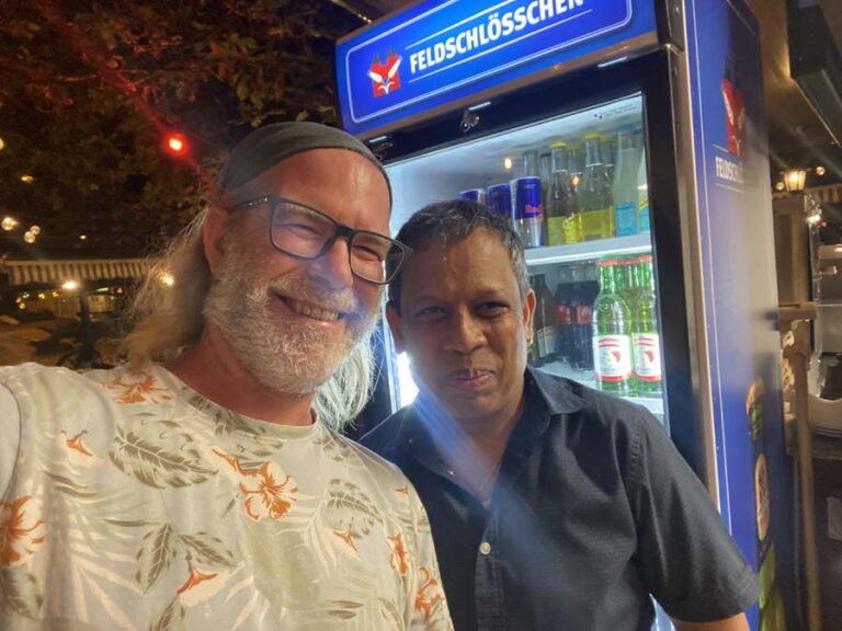 Mit Sri, unserem Gastgeber im Sternen Albisrieden
