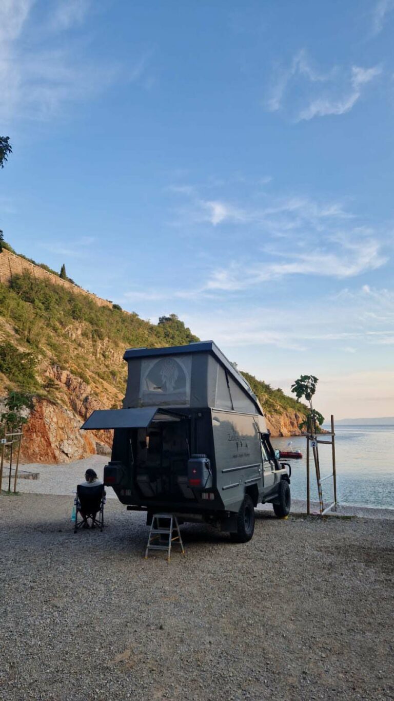 Direkt am Strand beim Camp Ujca