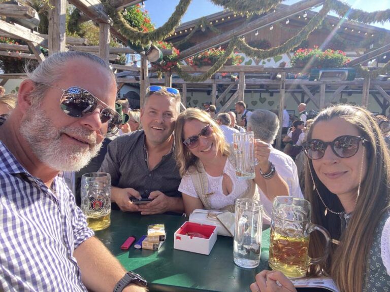 Im Käfer-Biergarten mit Martina & Georg