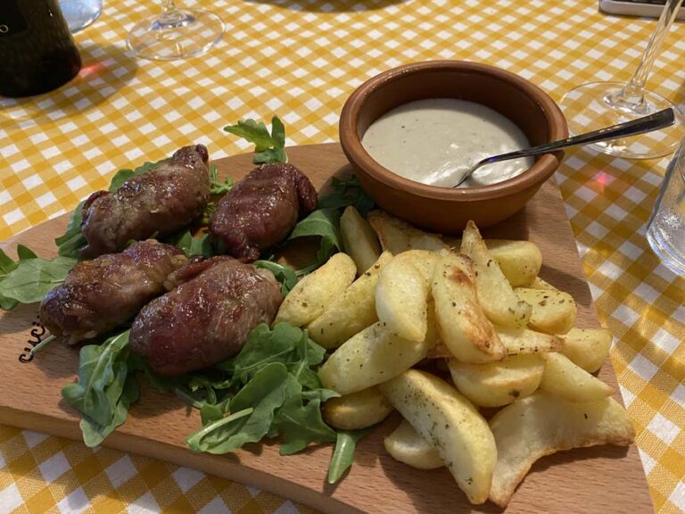 Nachtessen bei Agricamper & Glamping Torre Sabea