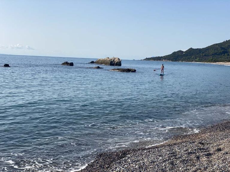 Tanja auf dem neuen SUP