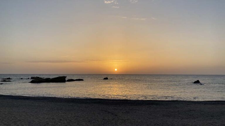 Sonnenuntergang am Nissos Beach
