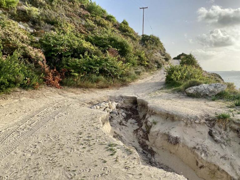 Oft darf es hier nicht mehr regnen, sonst ist die Strasse ganz Weg