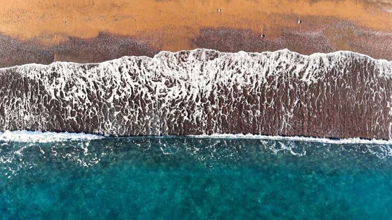 Wellen am Limnionas Beach