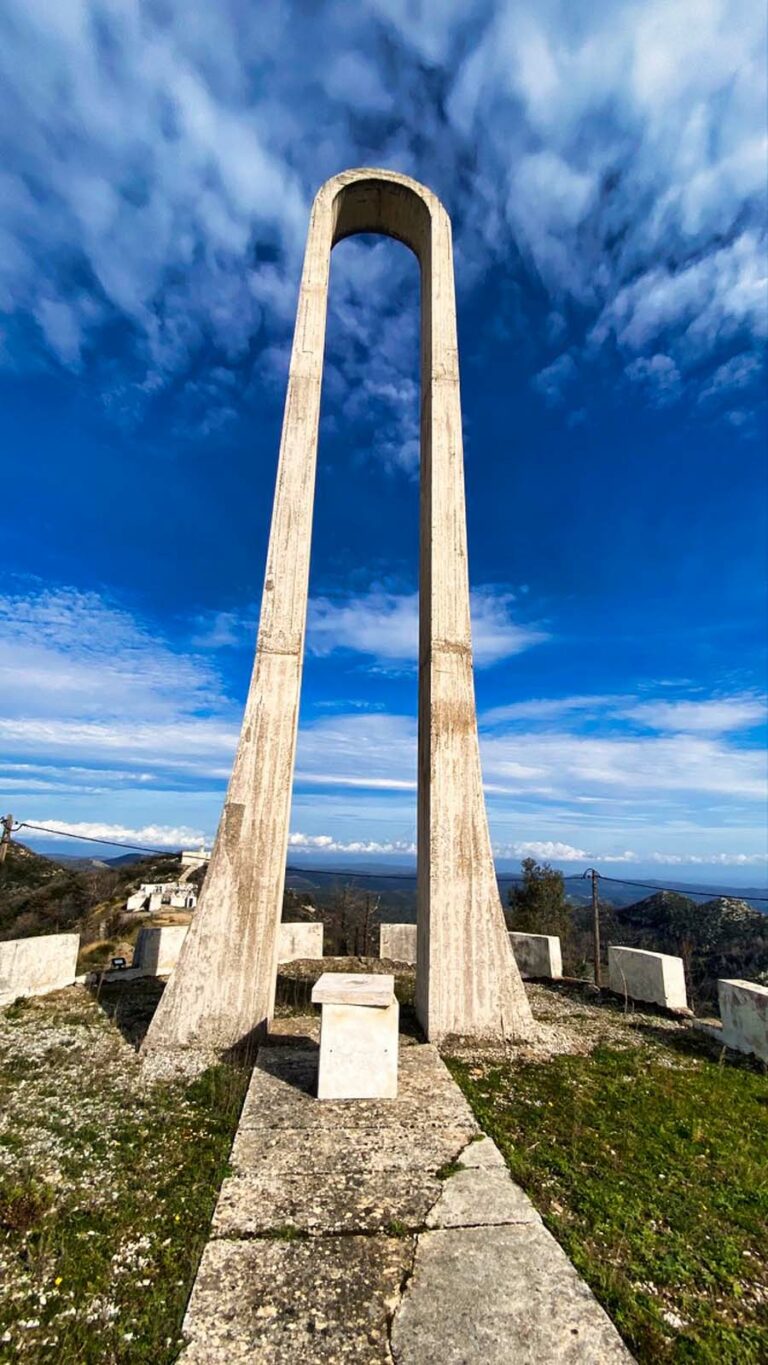 Kriegsdenkmal auf unserem Weg
