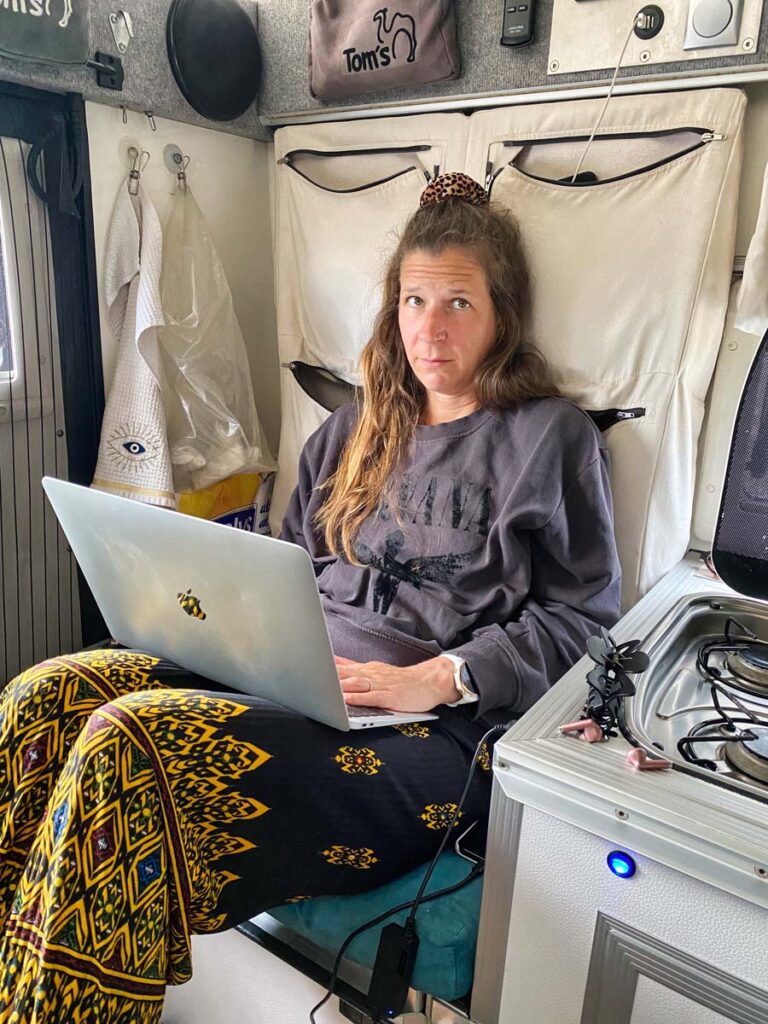 Tanja beim Gegenlesen