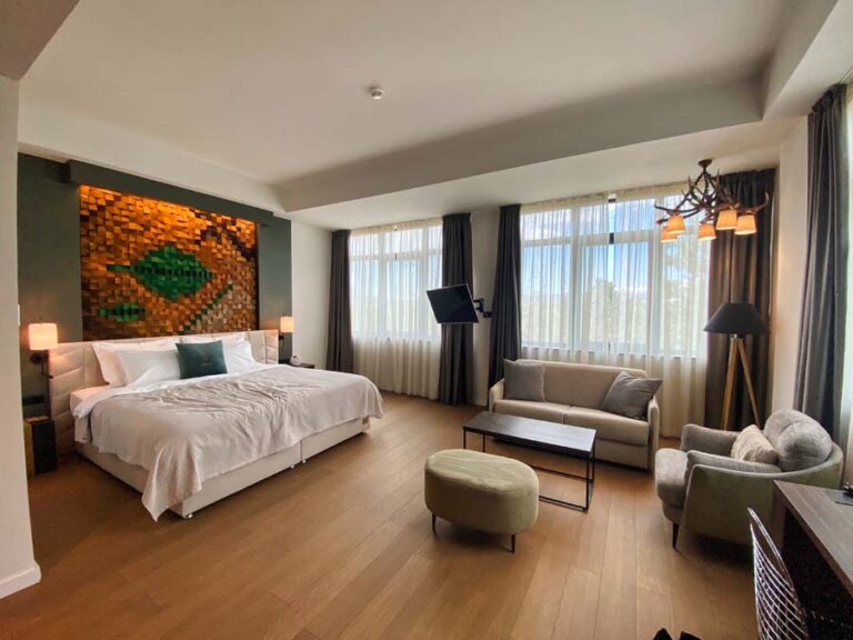 Unser grosses Zimmer