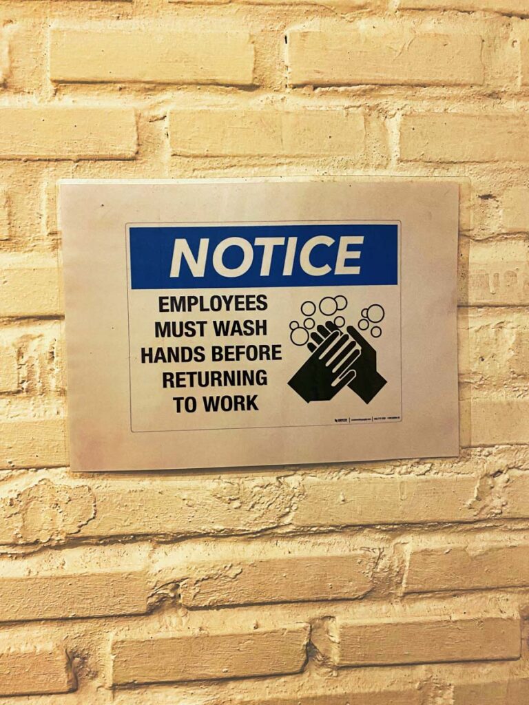 Nettes Schild im Restaurant