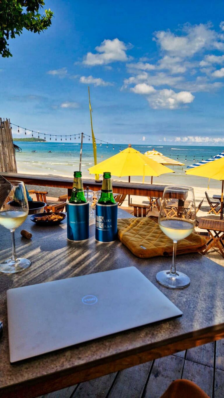 Blick vom Restaurant auf den Strand